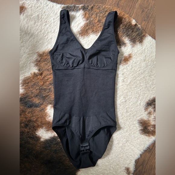 One piece shapewear - Picture 1 of 9